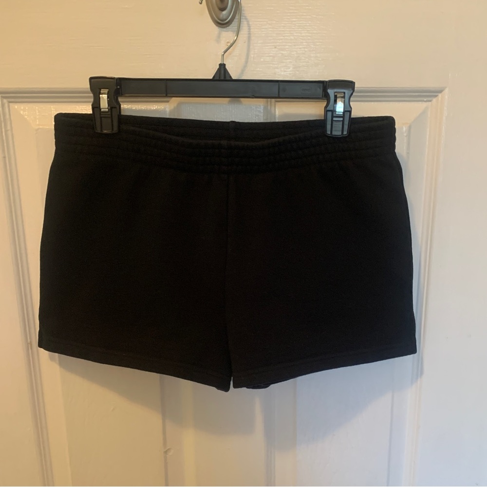 Aritzia TNA Cozy Fleece Perfect 2” Sweatshorts Women’s Size Medium